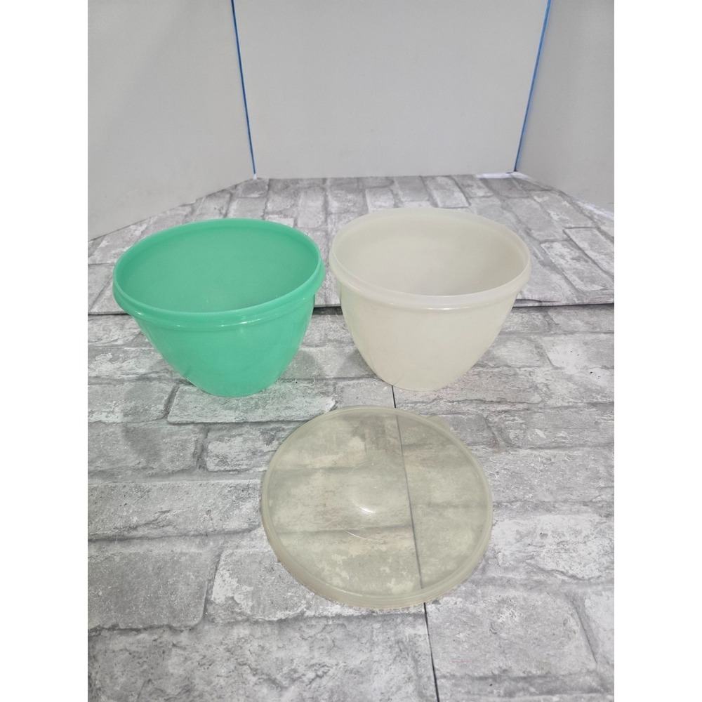 Tupperware Crisp It Lettuce Keeper Jadeite Green #679 Clear w Dome Lid and Spike